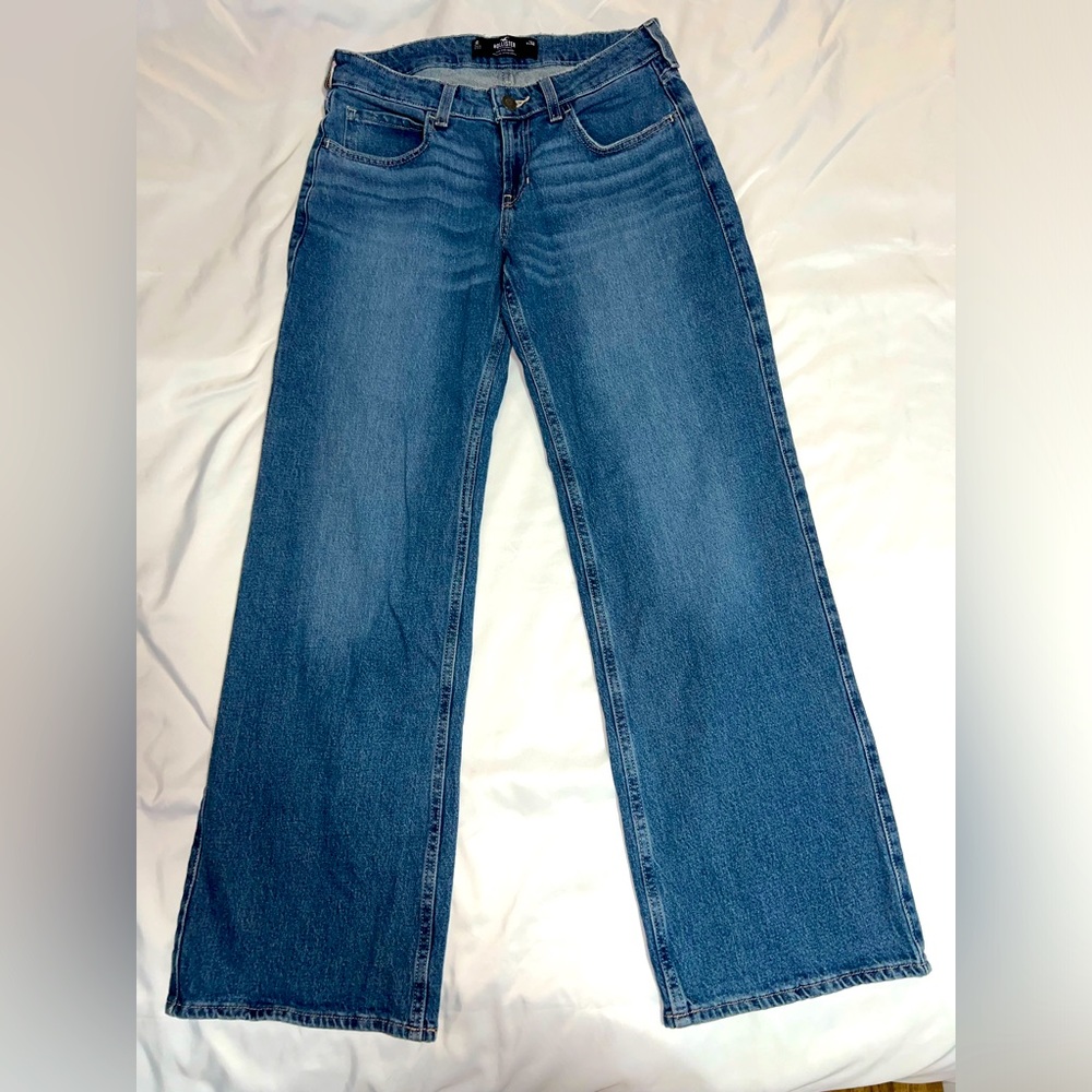 Hollister Vintage Stretch Low-Rise Medium
Wash Baggy Jeans